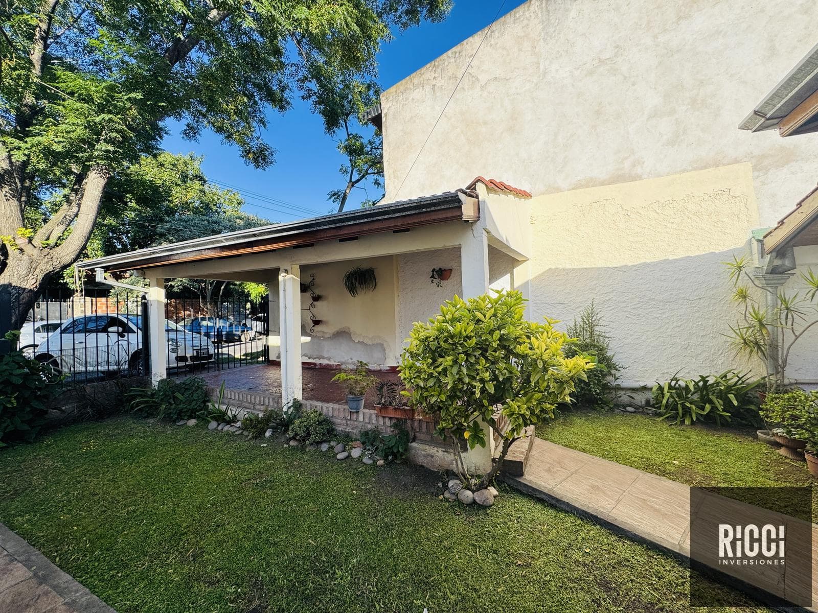 Casa 4 ambientes en venta Ranelagh con local